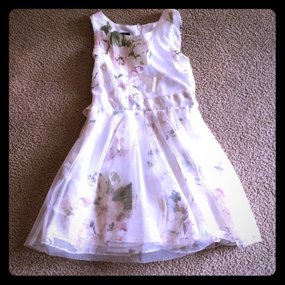 Dress only worn once smoke free pet free home